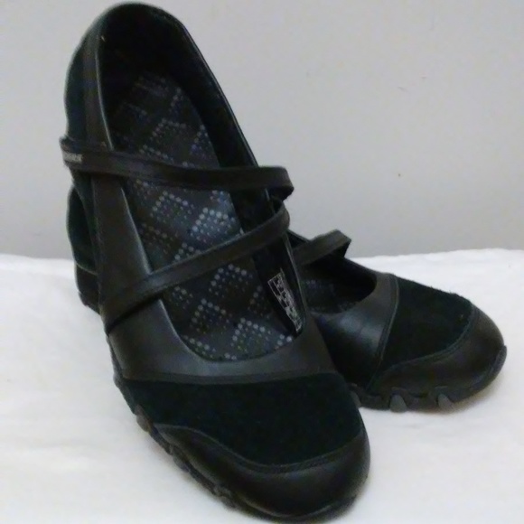 ladies black skechers shoes